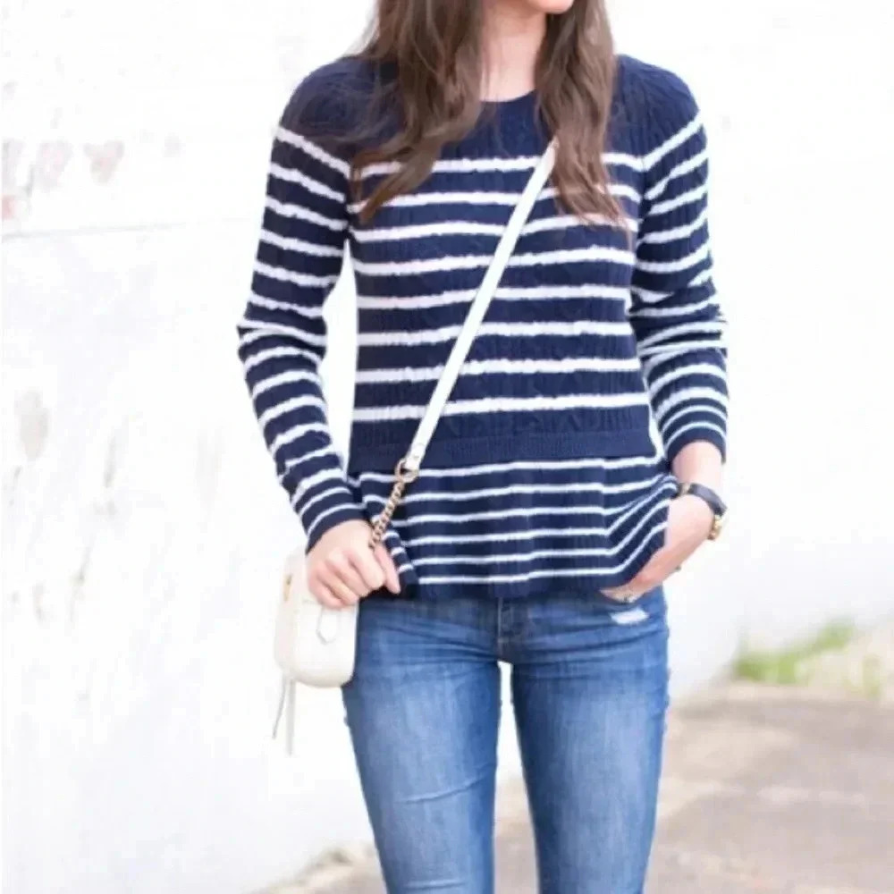 Banana Republic ITALIAN SUPERLOFT CABLE PEPLUM CREW navy blue striped sweater m - Picture 8 of 8